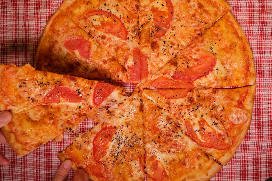  Tomatenauflage auf Pizza